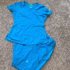 Healing hands works scrub set